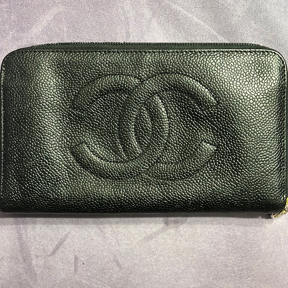 Caviar Chanel LRG Zip